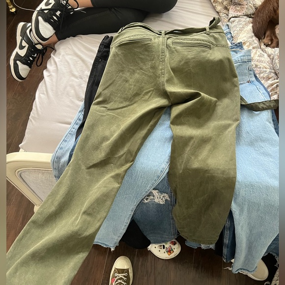 Cargos - Picture 2 of 2